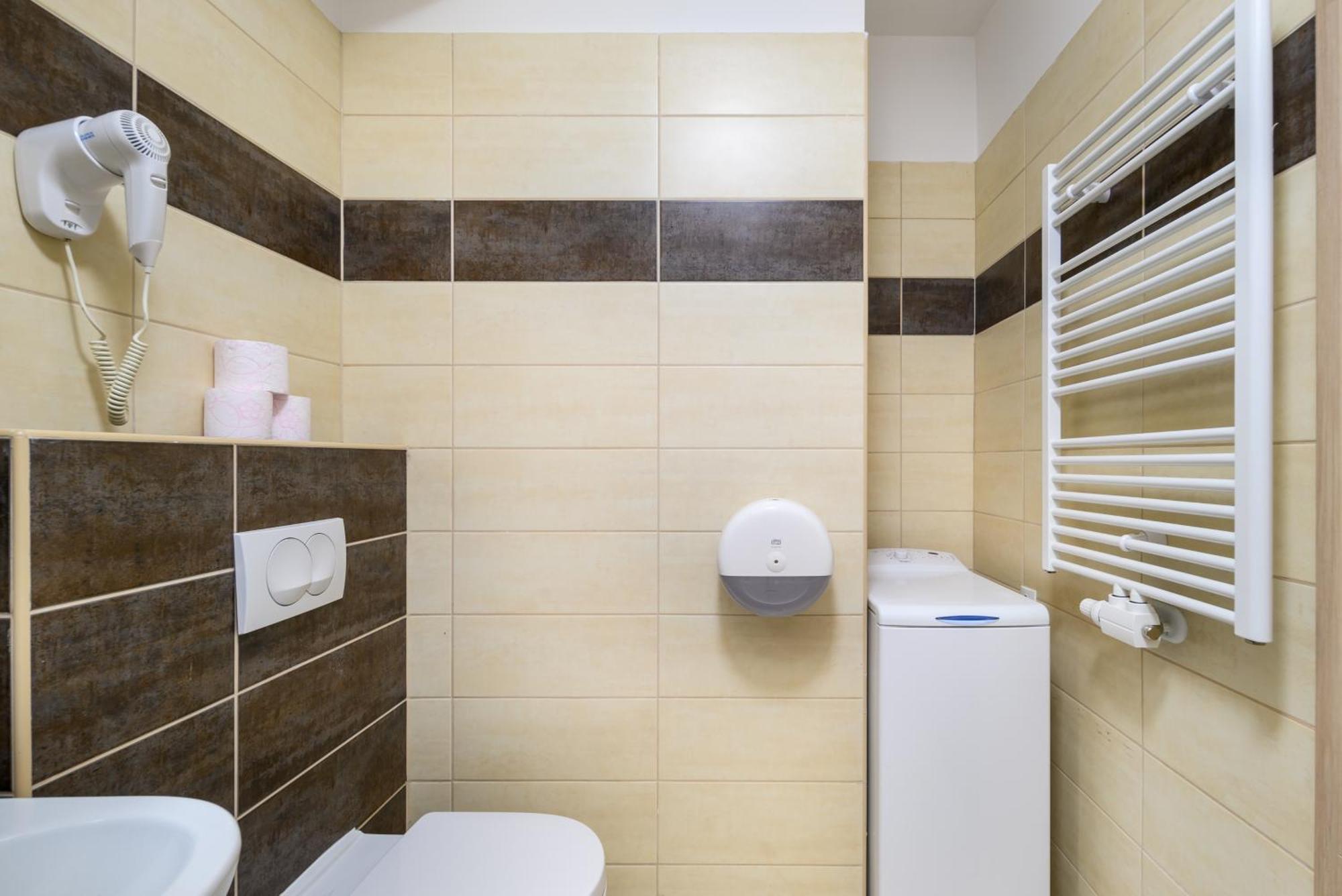 Atrium Residence Deluxe Suite-Free Parking Garage Same Building Budapest Exterior foto